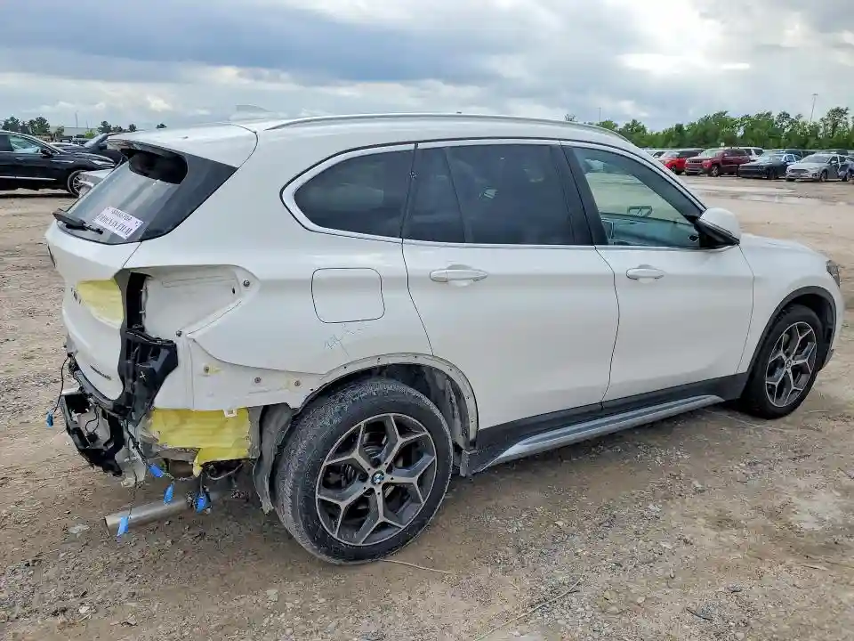 WBXHU7C36J3H43855 2018 BMW X1-2