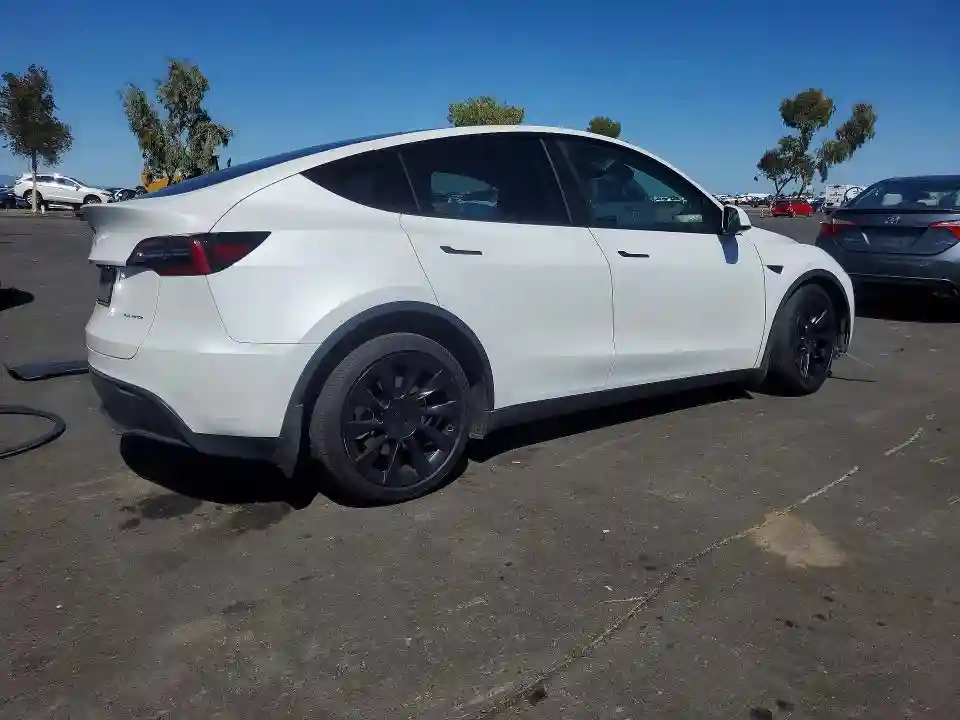 7SAYGAEE4PF903114 2023 TESLA MODEL Y-2