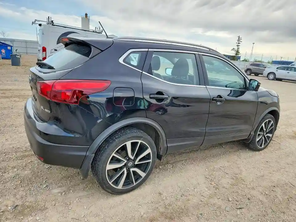 JN1BJ1CR4HW133586 2017 NISSAN ROGUE-2