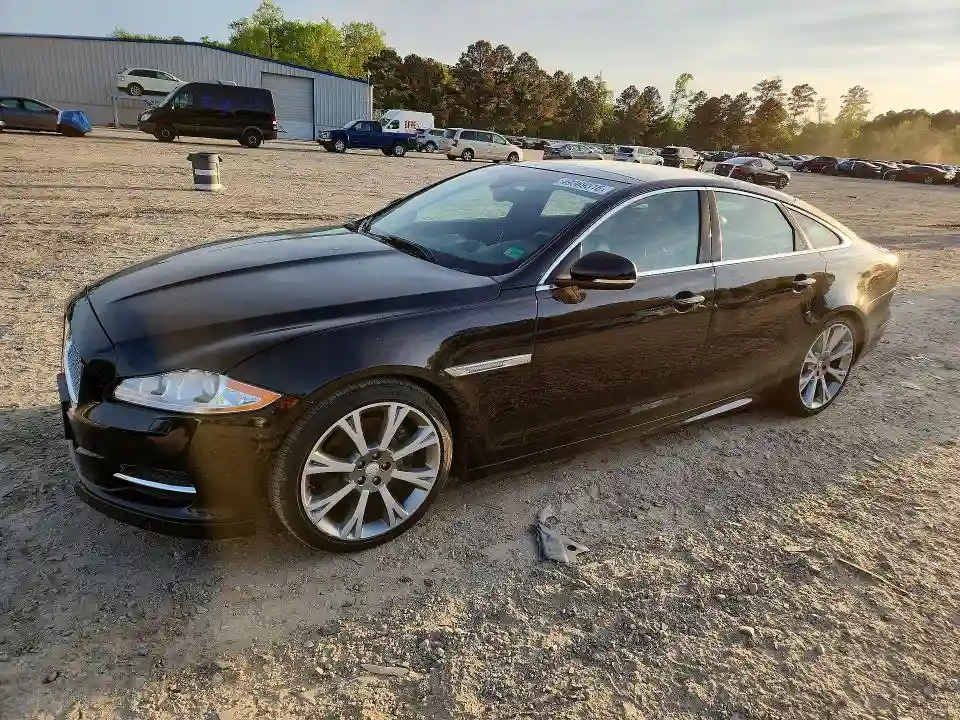 SAJWA1CZ8F8V90810 2015 JAGUAR XJ-0