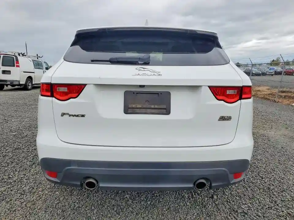 SADCJ2GX5JA237057 2018 JAGUAR F-PACE-5