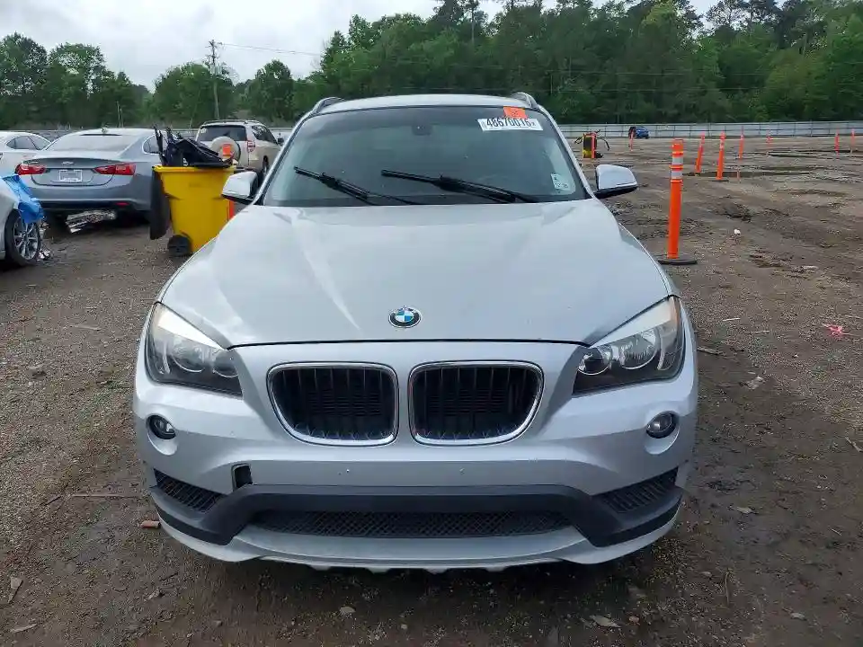 WBAVM1C58FV318366 2015 BMW X1-4