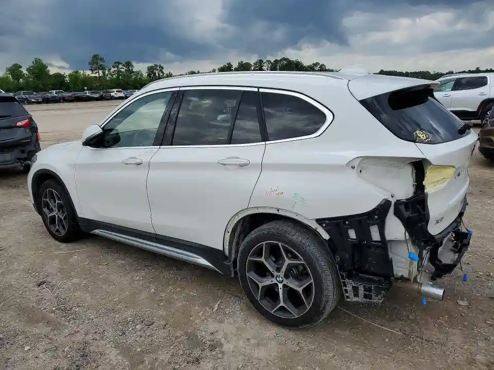 WBXHU7C36J3H43855 2018 BMW X1-1