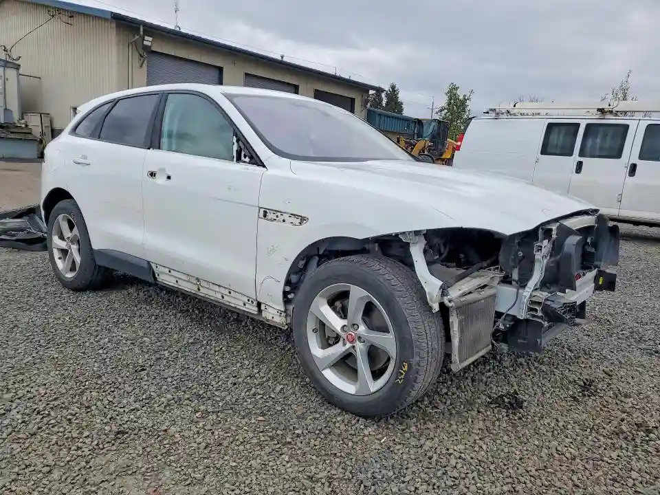 SADCJ2GX5JA237057 2018 JAGUAR F-PACE-3