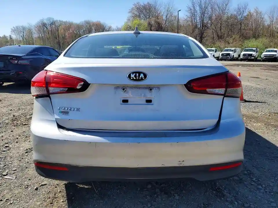 3KPFK4A74JE219463 2018 KIA FORTE-5