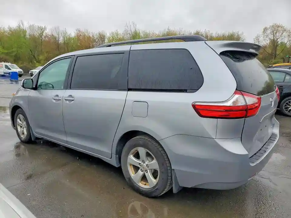 5TDKZ3DC6HS782155 2017 TOYOTA SIENNA-1