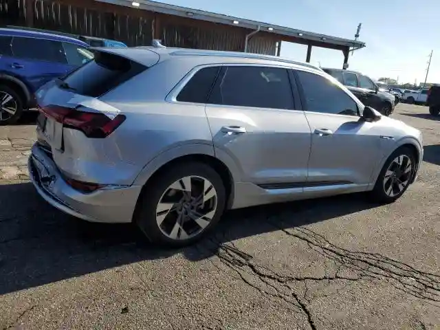 WA1LAAGE1NB026520 2022 AUDI E-TRON-2