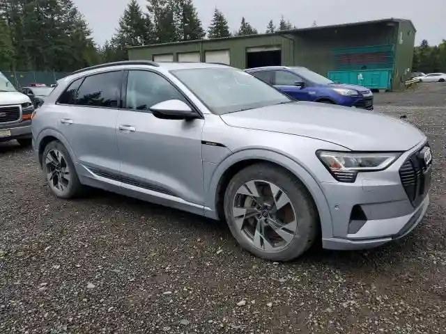 WA1AAAGE8NB005235 2022 AUDI E-TRON-3