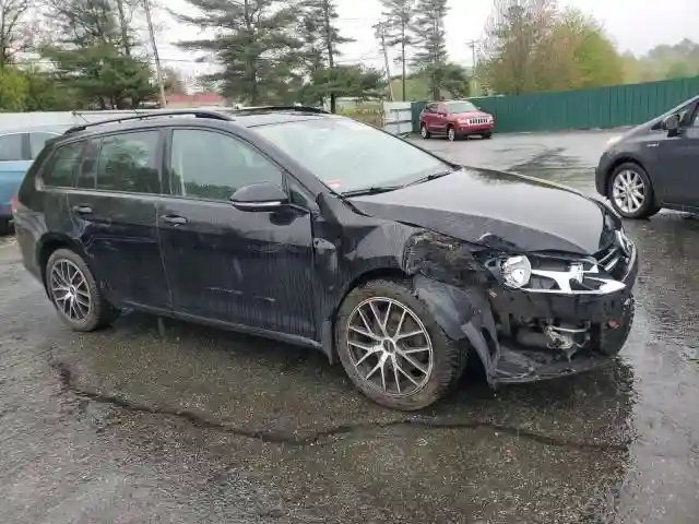 3VWC17AU0HM528910 2017 VOLKSWAGEN GOLF-3