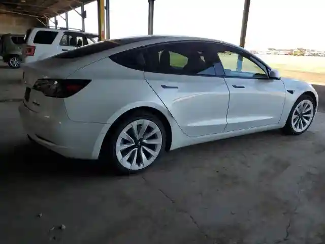 5YJ3E1EB3NF132743 2022 TESLA MODEL 3-2