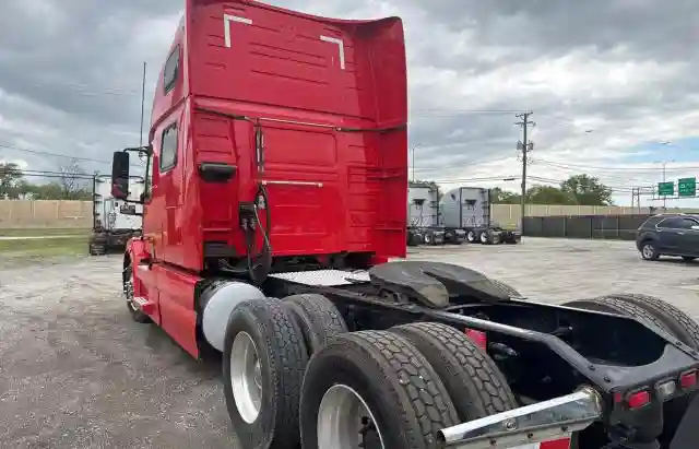 4V4NC9EH6HN980403 2017 VOLVO VN-2