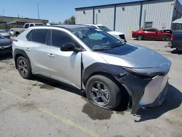 JTMABACAXRA056625 2024 TOYOTA BZ4X XLE-3