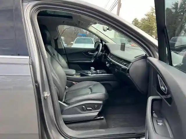 WA1VAAF71HD002335 2017 AUDI Q7-4