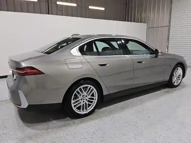 WBA43FJ07RCS37832 2024 BMW 5 SERIES-2