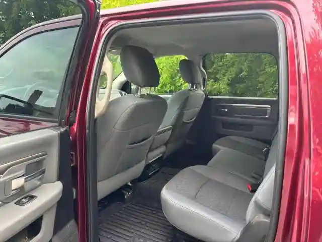 1C6RR7TT6JS186572 2018 RAM 1500-5