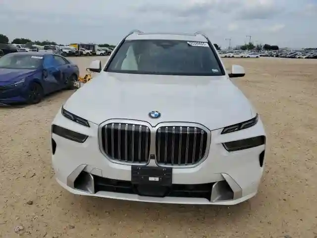 5UX23EM04R9S33099 2024 BMW X7-4