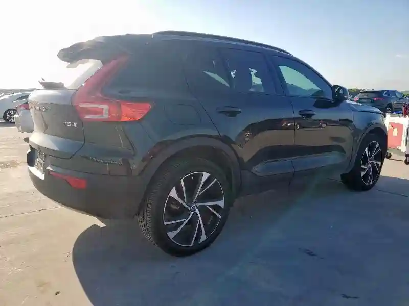 YV4162UMXM2455151 2021 VOLVO XC40-2