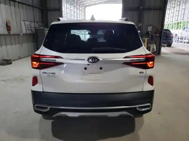 KNDERCAA0M7088467 2021 KIA SELTOS-5