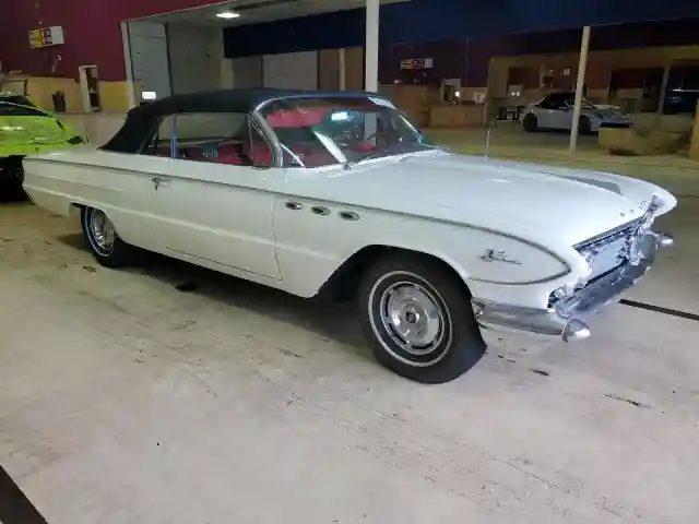 4H3006992 1961 BUICK LESABRE-3