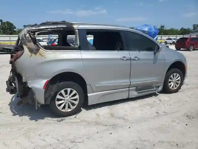 2C4RC1BG1KR653279 2019 CHRYSLER PACIFICA-2