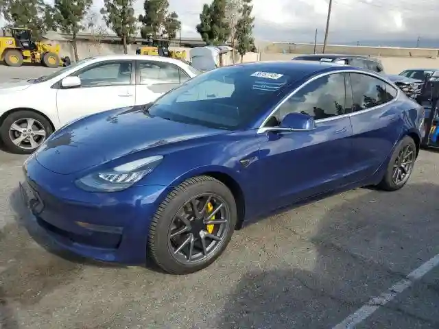 5YJ3E1EA2JF033879 2018 TESLA MODEL 3-0