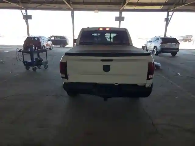 1C6RR6LG5KS633424 2019 RAM 1500-5