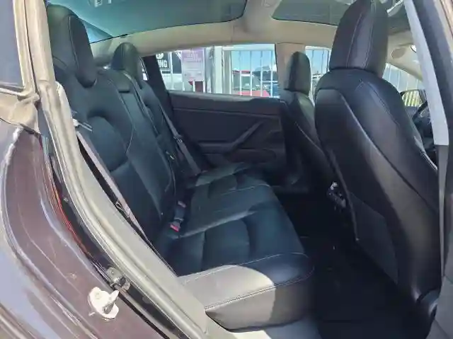 5YJ3E1EB8JF070461 2018 TESLA MODEL 3-5