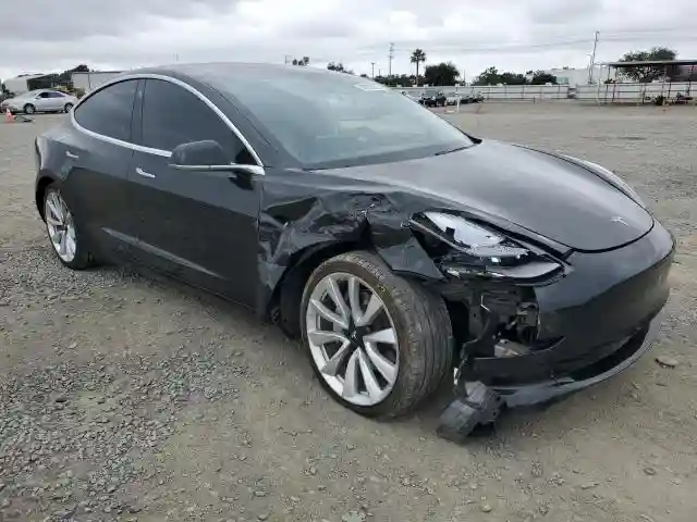 5YJ3E1EA8JF023583 2018 TESLA MODEL 3-3