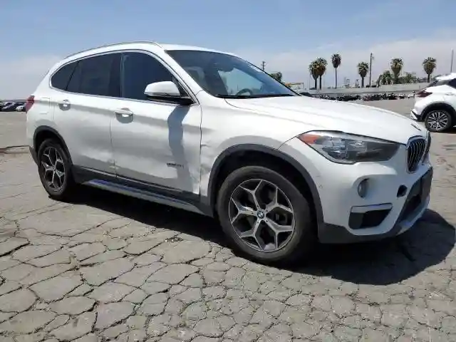 WBXHU7C3XJ5H45693 2018 BMW X1-3