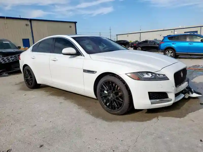 SAJBE4BV4HCY31023 2017 JAGUAR XF-3