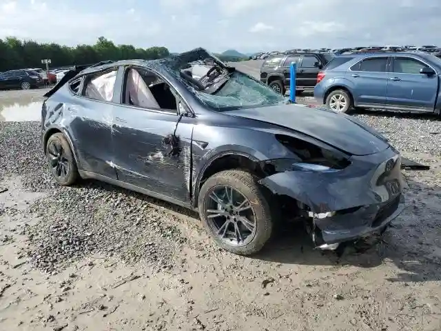 7SAYGDEEXRA324517 2024 TESLA MODEL Y-3