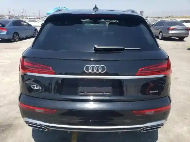WA1E2AFY2M2061809 2021 AUDI Q5-5