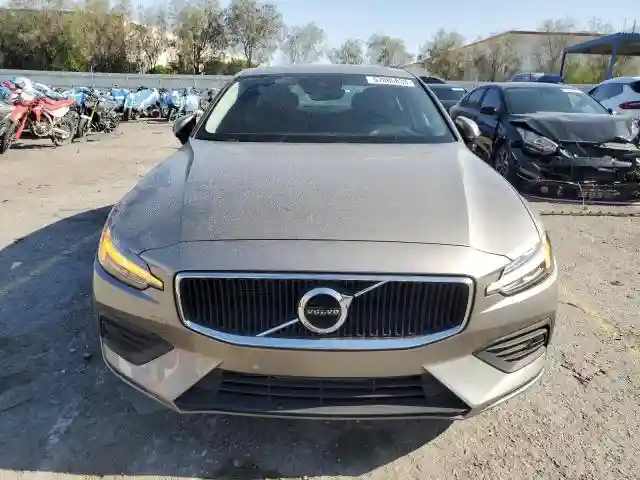 7JR102FK1KG003929 2019 VOLVO S60-4