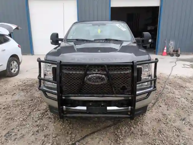 1FT7X2B65JEB31372 2018 FORD F250-4