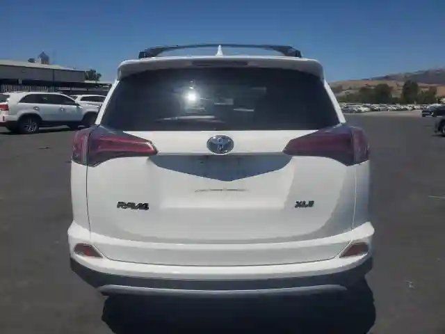 JTMWFREV2JJ151323 2018 TOYOTA RAV4-5