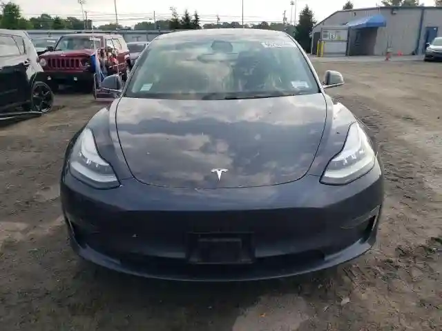 5YJ3E1EB3JF086972 2018 TESLA MODEL 3-4