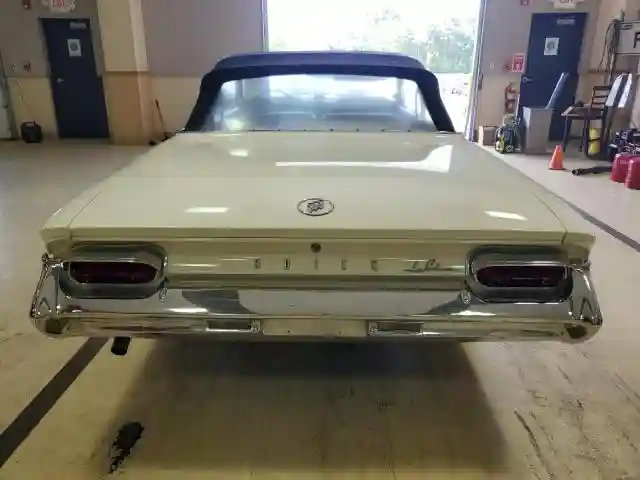 4H3006992 1961 BUICK LESABRE-5
