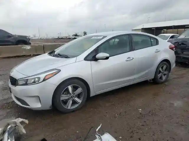 3KPFL4A72JE166615 2018 KIA FORTE-0