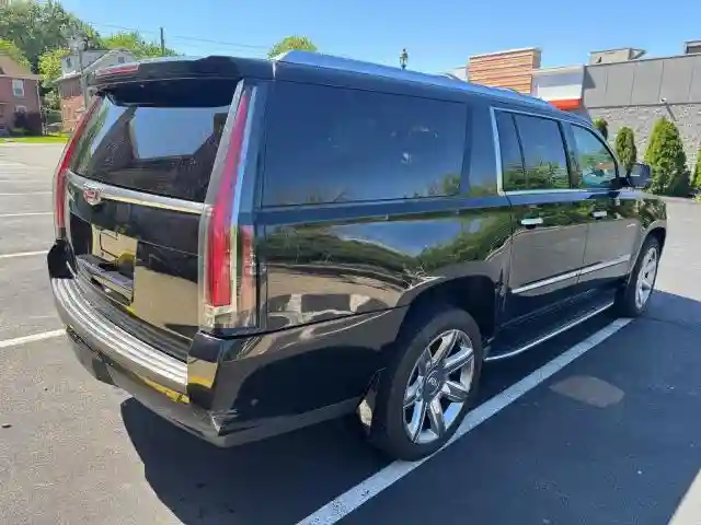 1GYS4HKJ8HR274470 2017 CADILLAC ESCALADE-2