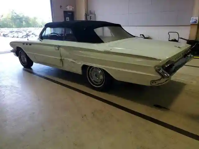4H3006992 1961 BUICK LESABRE-1