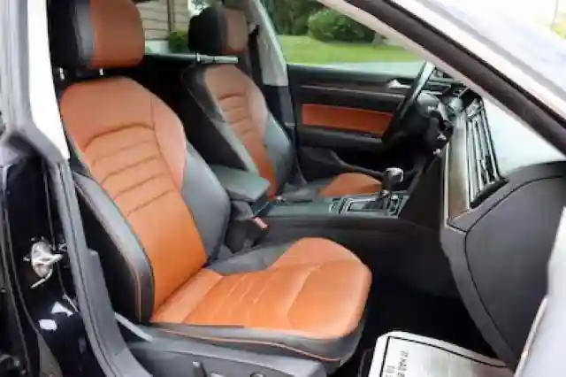 WA1BVAF10KD04XXX 2019 AUDI Q8-4