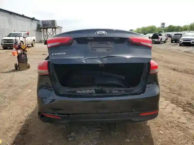 3KPFK4A71JE231621 2018 KIA FORTE-5