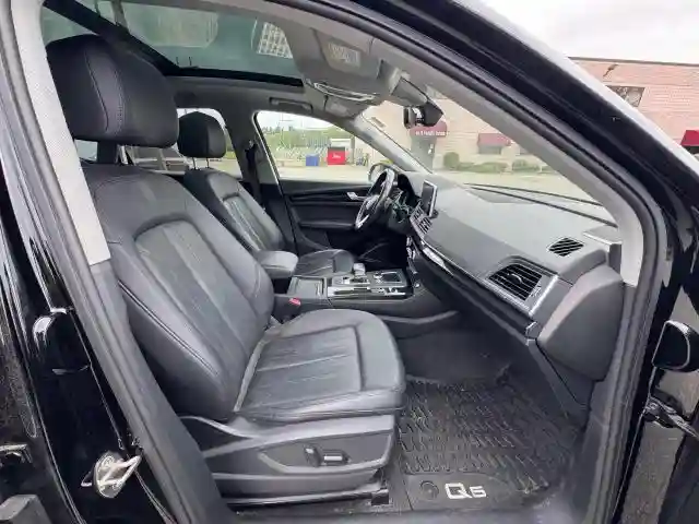 WA1BNAFY1K2044930 2019 AUDI Q5-4
