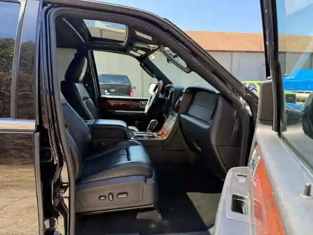 5LMJJ3JT3HEL09741 2017 LINCOLN NAVIGATOR-4