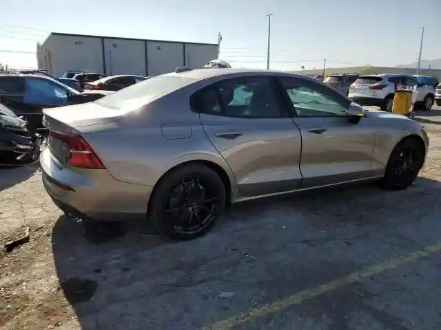 7JR102FK1KG003929 2019 VOLVO S60-2