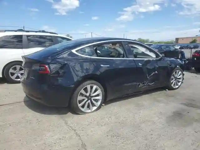 5YJ3E1EB1JF067370 2018 TESLA MODEL 3-2