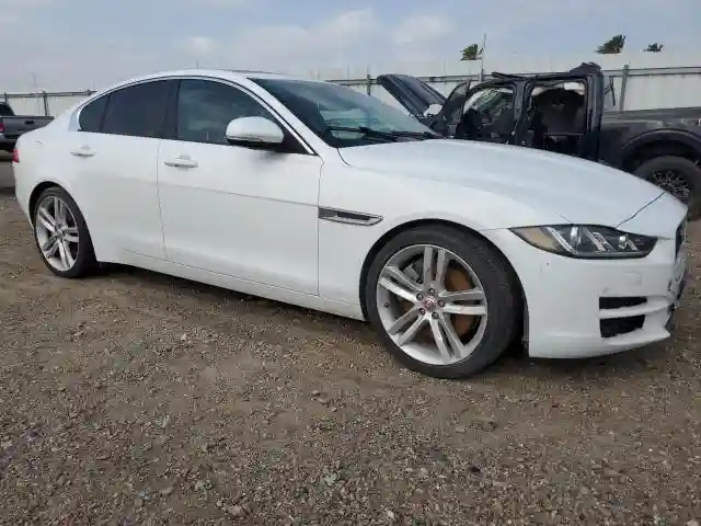 SAJAD4BV2HA976586 2017 JAGUAR XE-3