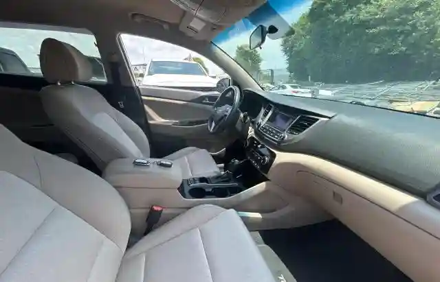 KM8J3CA29HU351485 2017 HYUNDAI TUCSON-4