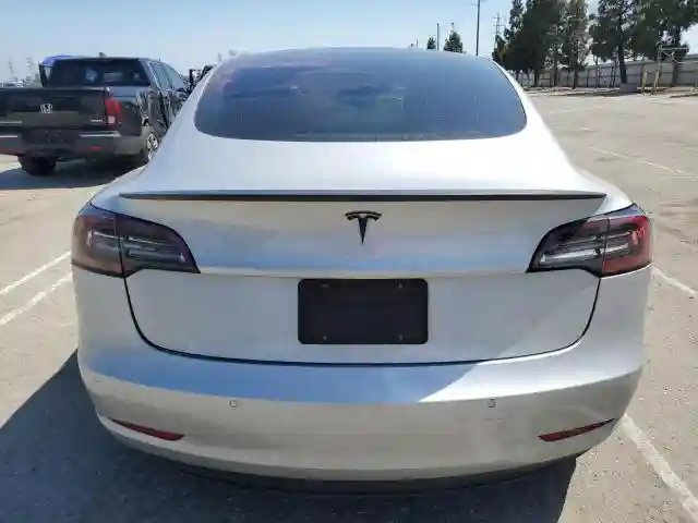 5YJ3E1EA3JF039481 2018 TESLA MODEL 3-5