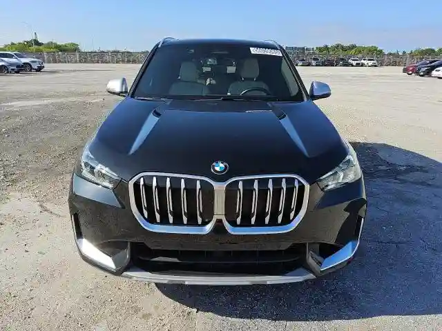 WBX73EF08R5Y90826 2024 BMW X1-4